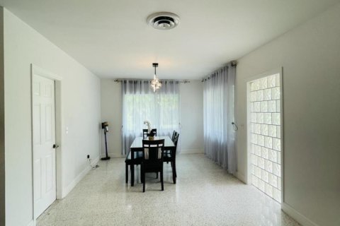 House in Palm Beach Gardens, Florida 4 bedrooms, 180.32 sq.m. № 2181377 - photo 16