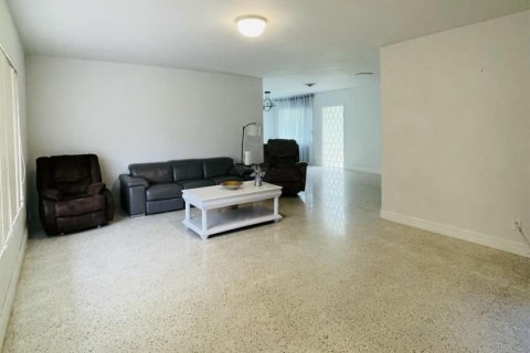 House in Palm Beach Gardens, Florida 4 bedrooms, 180.32 sq.m. № 2181377 - photo 8