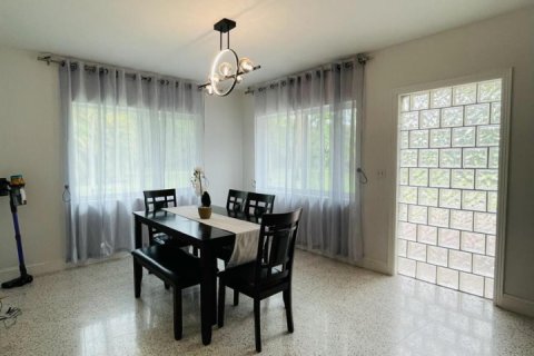 House in Palm Beach Gardens, Florida 4 bedrooms, 180.32 sq.m. № 2181377 - photo 18