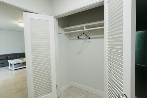 House in Palm Beach Gardens, Florida 4 bedrooms, 180.32 sq.m. № 2181377 - photo 11