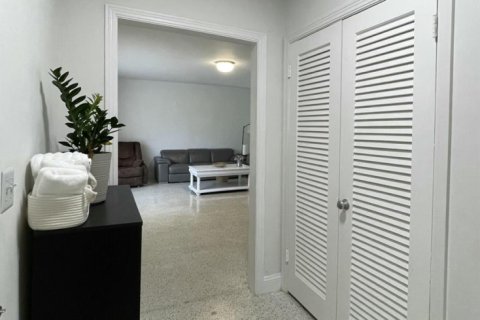 House in Palm Beach Gardens, Florida 4 bedrooms, 180.32 sq.m. № 2181377 - photo 15