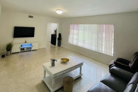 House in Palm Beach Gardens, Florida 4 bedrooms, 180.32 sq.m. № 2181377 - photo 6
