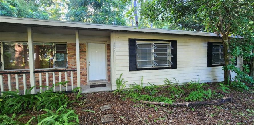 House in Gainesville, Florida 3 bedrooms, 180.6 sq.m. № 2234469