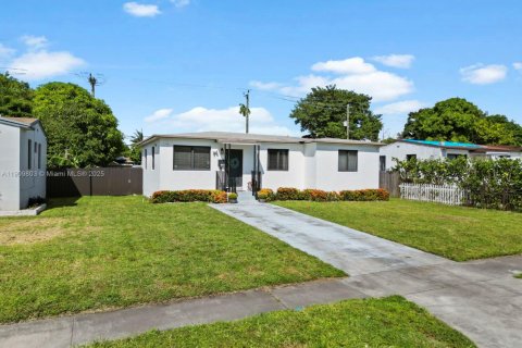Villa ou maison à vendre à North Miami Beach, Floride: 3 chambres, 103.12 m2 № 1965292 - photo 23