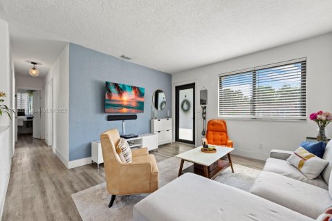 Villa ou maison à vendre à North Miami Beach, Floride: 3 chambres, 103.12 m2 № 1965292 - photo 6