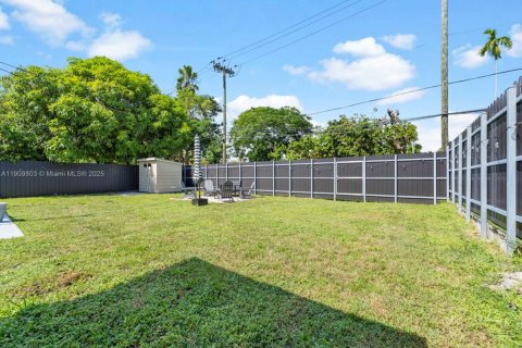 Villa ou maison à vendre à North Miami Beach, Floride: 3 chambres, 103.12 m2 № 1965292 - photo 19
