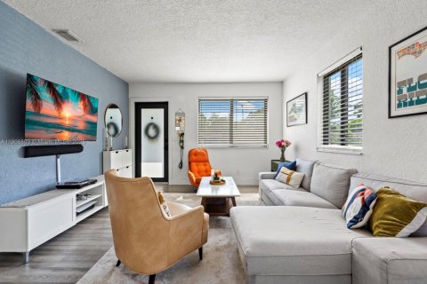 Villa ou maison à vendre à North Miami Beach, Floride: 3 chambres, 103.12 m2 № 1965292 - photo 5