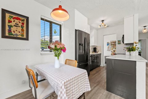 Villa ou maison à vendre à North Miami Beach, Floride: 3 chambres, 103.12 m2 № 1965292 - photo 8