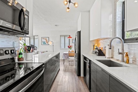 Villa ou maison à vendre à North Miami Beach, Floride: 3 chambres, 103.12 m2 № 1965292 - photo 11