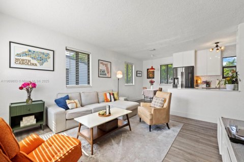 Villa ou maison à vendre à North Miami Beach, Floride: 3 chambres, 103.12 m2 № 1965292 - photo 3