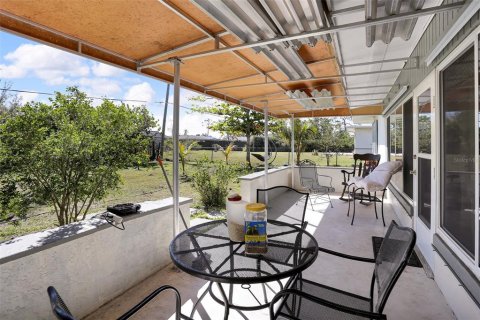 Villa ou maison à vendre à Port Charlotte, Floride: 2 chambres, 135.45 m2 № 1800152 - photo 23