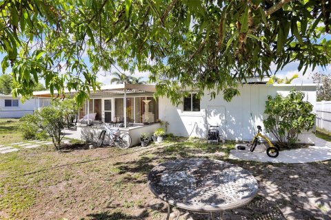Villa ou maison à vendre à Port Charlotte, Floride: 2 chambres, 135.45 m2 № 1800152 - photo 24
