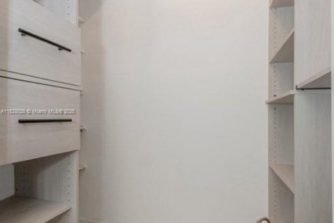 Снять в аренду кондоминиум в Майами-Бич, Флорида 1 спальня, 89.19м2, № 2035685 - фото 28