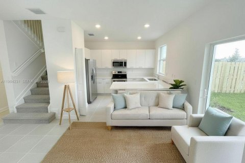 House in Miami, Florida 3 bedrooms, 137.77 sq.m. № 2045493 - photo 5