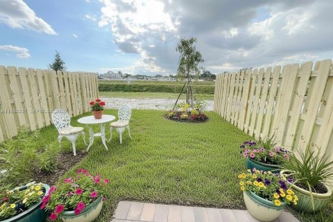 House in Miami, Florida 3 bedrooms, 137.77 sq.m. № 2045493 - photo 16