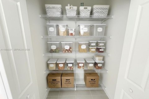 House in Miami, Florida 3 bedrooms, 137.77 sq.m. № 2045493 - photo 15