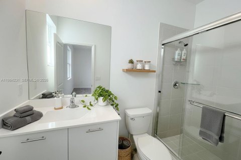 House in Miami, Florida 3 bedrooms, 137.77 sq.m. № 2045493 - photo 12