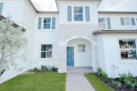 House in Miami, Florida 3 bedrooms, 137.77 sq.m. № 2045493