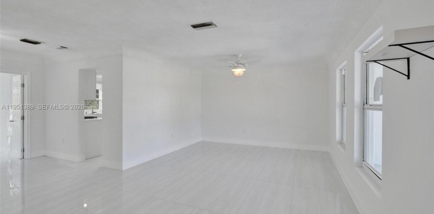 Дом в Мирамар, Флорида 3 спальни, 168.25м2 № 2006411