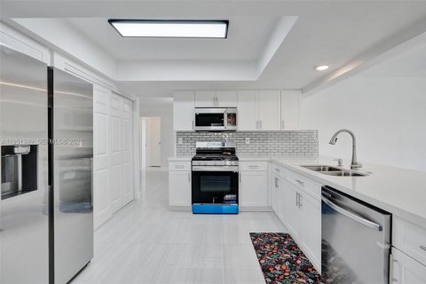 Купить виллу или дом в Мирамар, Флорида 3 спальни, 168.25м2, № 2006411 - фото 18