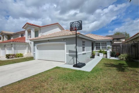 Дом в Майами, Флорида 3 спальни, 128.02м2 № 2043671