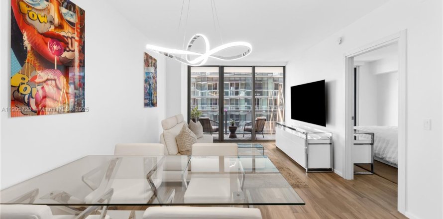 Кондоминиум с 1 спальней в Майами, Флорида № 2013357