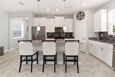 House in Orlando, Florida 4 bedrooms, 233.37 sq.m. № 2151487 - photo 11