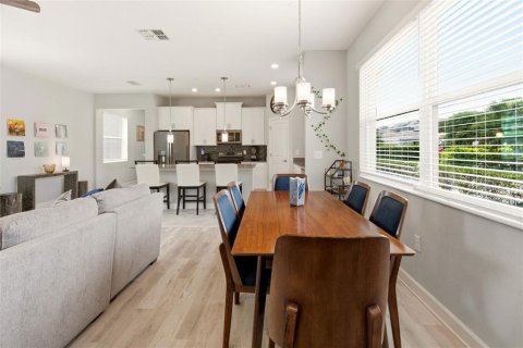 House in Orlando, Florida 4 bedrooms, 233.37 sq.m. № 2151487 - photo 13