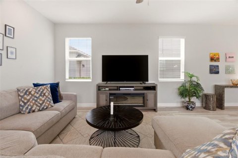 House in Orlando, Florida 4 bedrooms, 233.37 sq.m. № 2151487 - photo 8