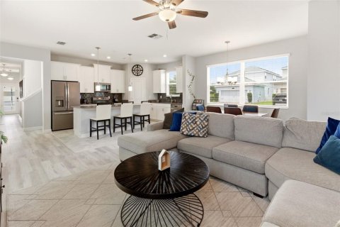 House in Orlando, Florida 4 bedrooms, 233.37 sq.m. № 2151487 - photo 6