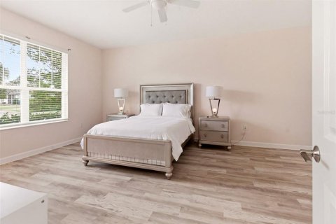 House in Orlando, Florida 4 bedrooms, 233.37 sq.m. № 2151487 - photo 18
