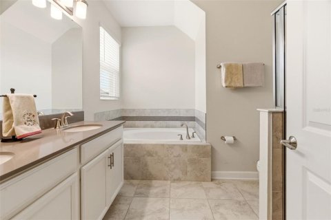 House in Orlando, Florida 4 bedrooms, 233.37 sq.m. № 2151487 - photo 20
