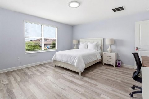 House in Orlando, Florida 4 bedrooms, 233.37 sq.m. № 2151487 - photo 25