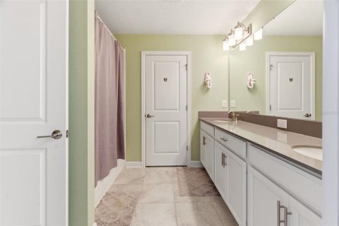 House in Orlando, Florida 4 bedrooms, 233.37 sq.m. № 2151487 - photo 30