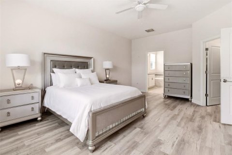 House in Orlando, Florida 4 bedrooms, 233.37 sq.m. № 2151487 - photo 16