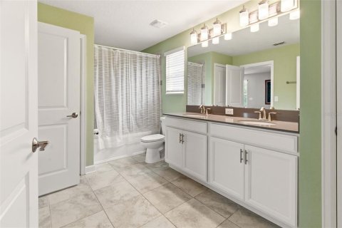 House in Orlando, Florida 4 bedrooms, 233.37 sq.m. № 2151487 - photo 27
