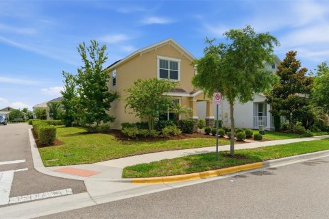 House in Orlando, Florida 4 bedrooms, 233.37 sq.m. № 2151487 - photo 2