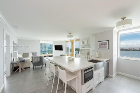 Condominio en Miami Beach, Florida, 2 dormitorios  № 2023434