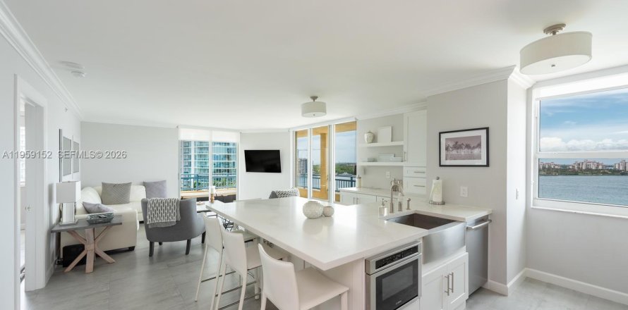 Condominio en Miami Beach, Florida, 2 dormitorios  № 2023434