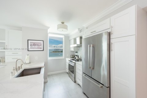 Condominio en alquiler en Miami Beach, Florida, 2 dormitorios, 104.98 m2 № 2023434 - foto 14