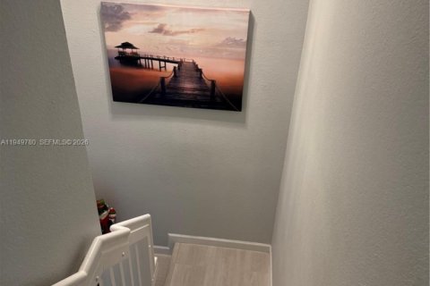 Снять в аренду таунхаус в Хомстед, Флорида 3 спальни, 127.09м2, № 2058479 - фото 15