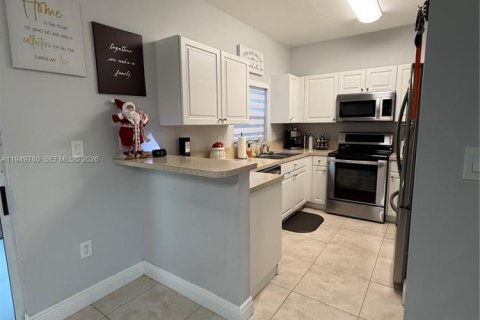 Снять в аренду таунхаус в Хомстед, Флорида 3 спальни, 127.09м2, № 2058479 - фото 8