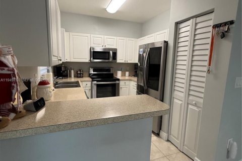 Снять в аренду таунхаус в Хомстед, Флорида 3 спальни, 127.09м2, № 2058479 - фото 9