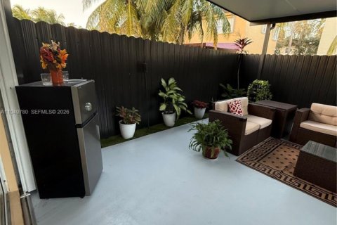 Снять в аренду таунхаус в Хомстед, Флорида 3 спальни, 127.09м2, № 2058479 - фото 17