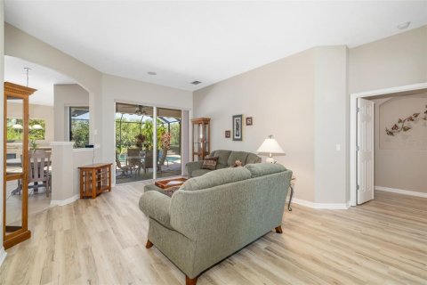 House in Bradenton, Florida 4 bedrooms, 242.75 sq.m. № 1586852 - photo 11
