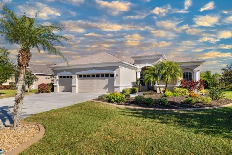 House in Bradenton, Florida 4 bedrooms, 242.75 sq.m. № 1586852 - photo 1