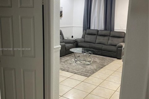 Villa ou maison à louer à Miami, Floride: 2 chambres, 145.95 m2 № 2000655 - photo 14