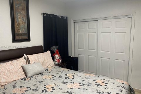 Villa ou maison à louer à Miami, Floride: 2 chambres, 145.95 m2 № 2000655 - photo 17