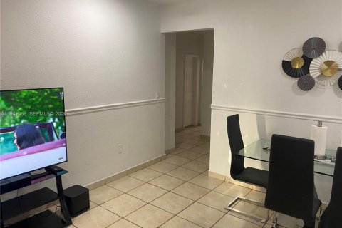Villa ou maison à louer à Miami, Floride: 2 chambres, 145.95 m2 № 2000655 - photo 10