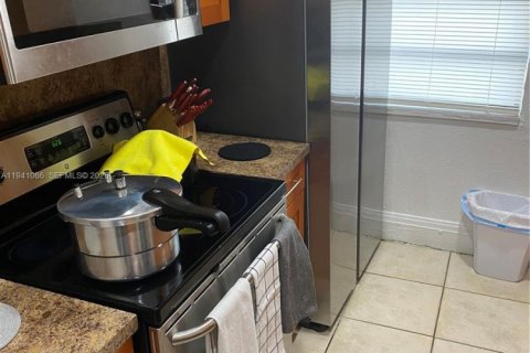 Villa ou maison à louer à Miami, Floride: 2 chambres, 145.95 m2 № 2000655 - photo 29